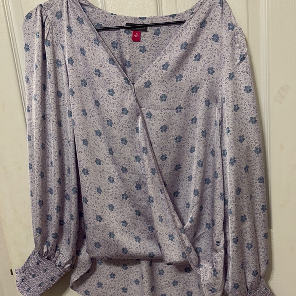 Vince Camuto
Women's Light Purple Floral Wrap Blouse. Sz XL